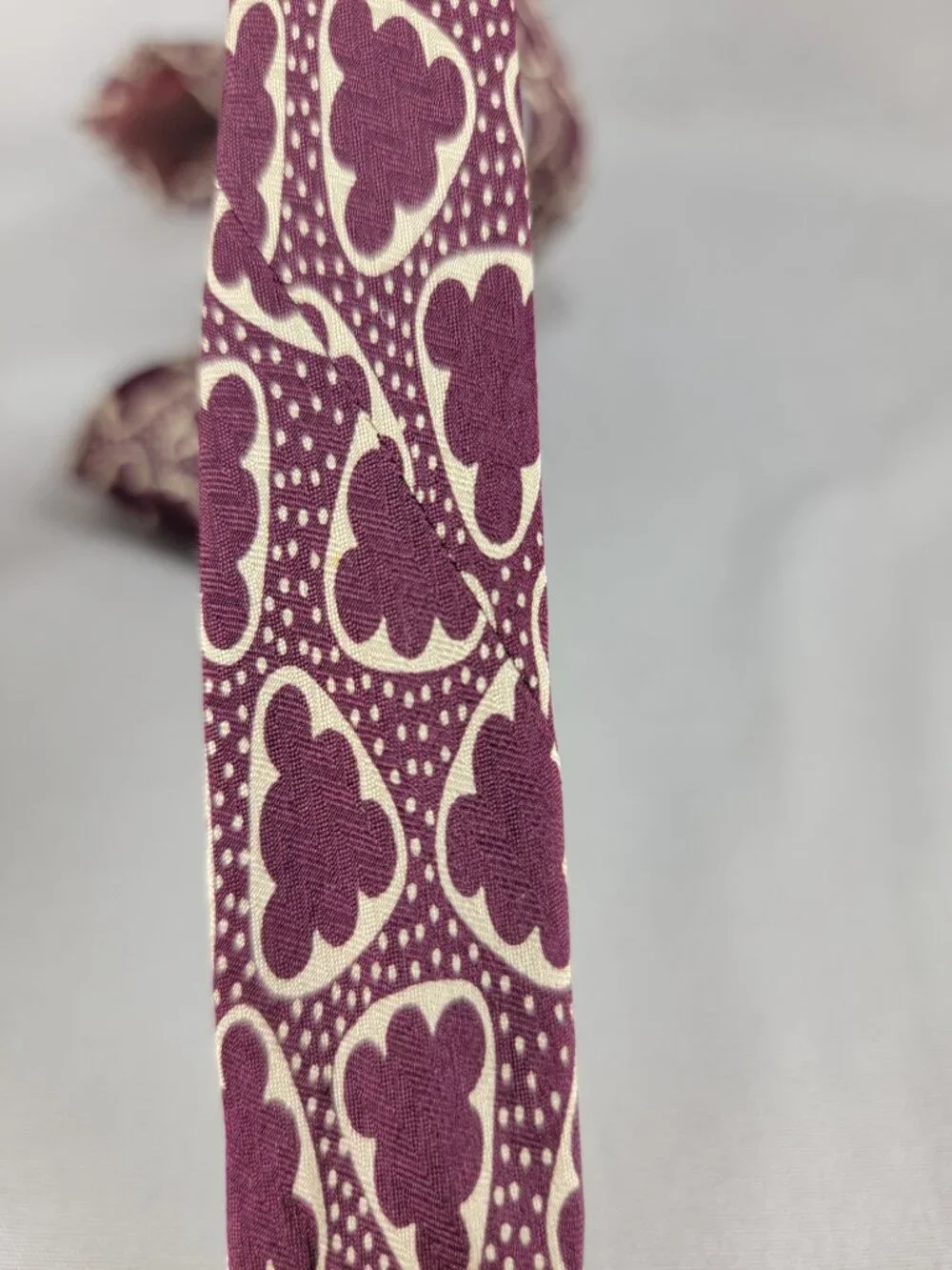 Giorgio Armani Cravatte Silk Necktie Tie Mens Maroon Beige Geometric Medallion